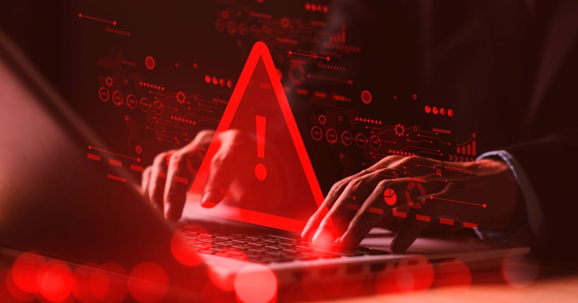 Mann sitzt vor Laptop rotes Warnsymbol leuchtet auf