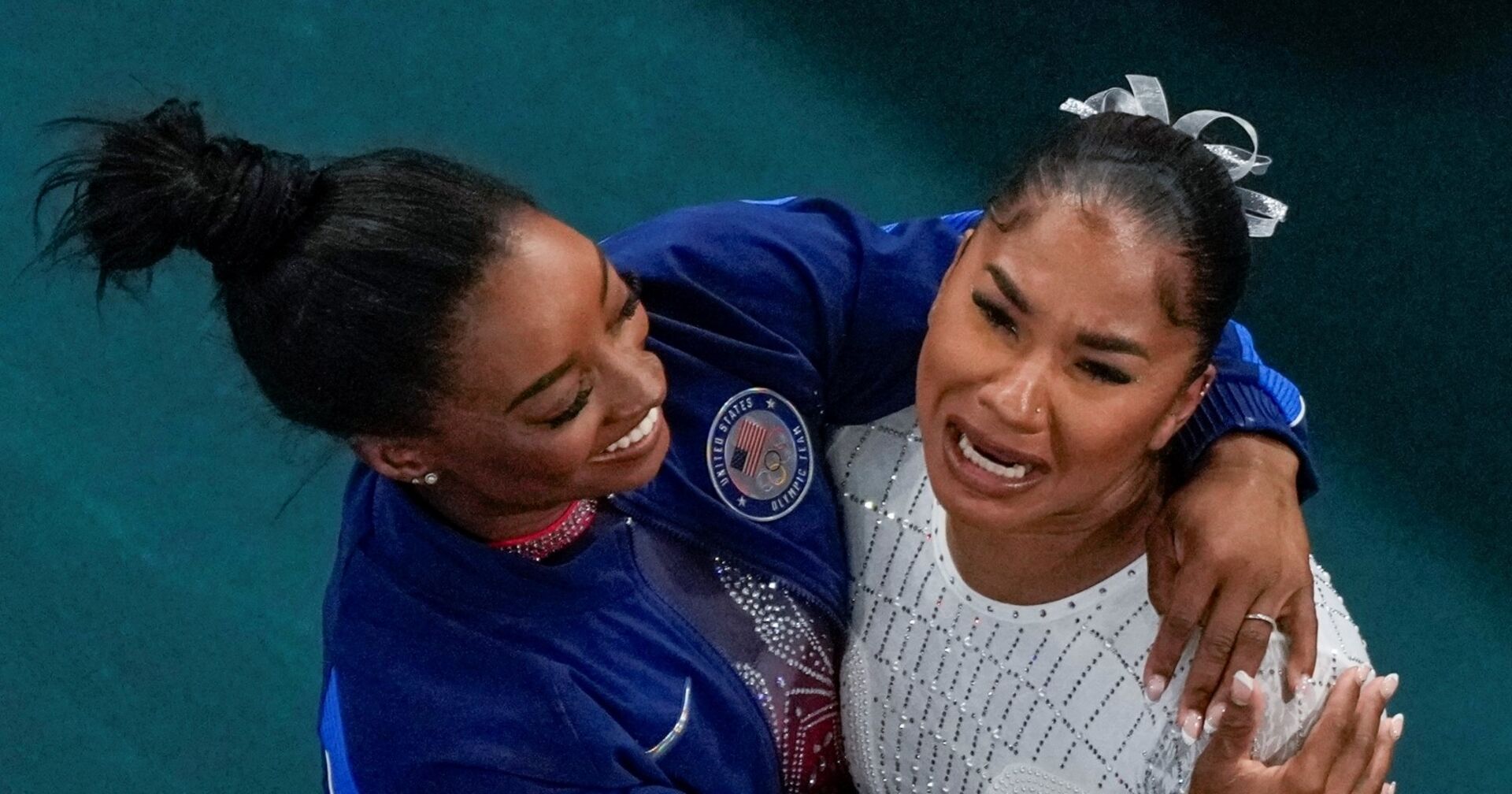 Die betroffene Turnerin Jordan Chiles weinend in ihrem Turnanzug