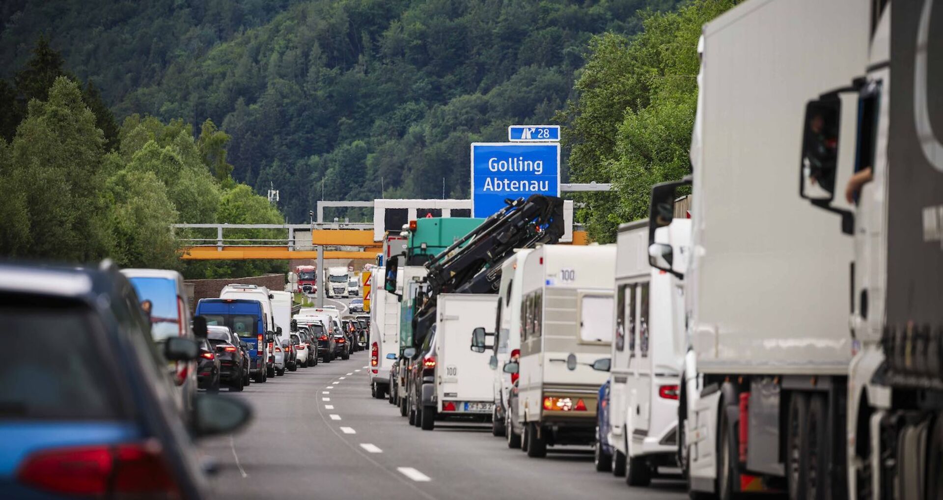 Stau auf der Tauernautobahn A10.
