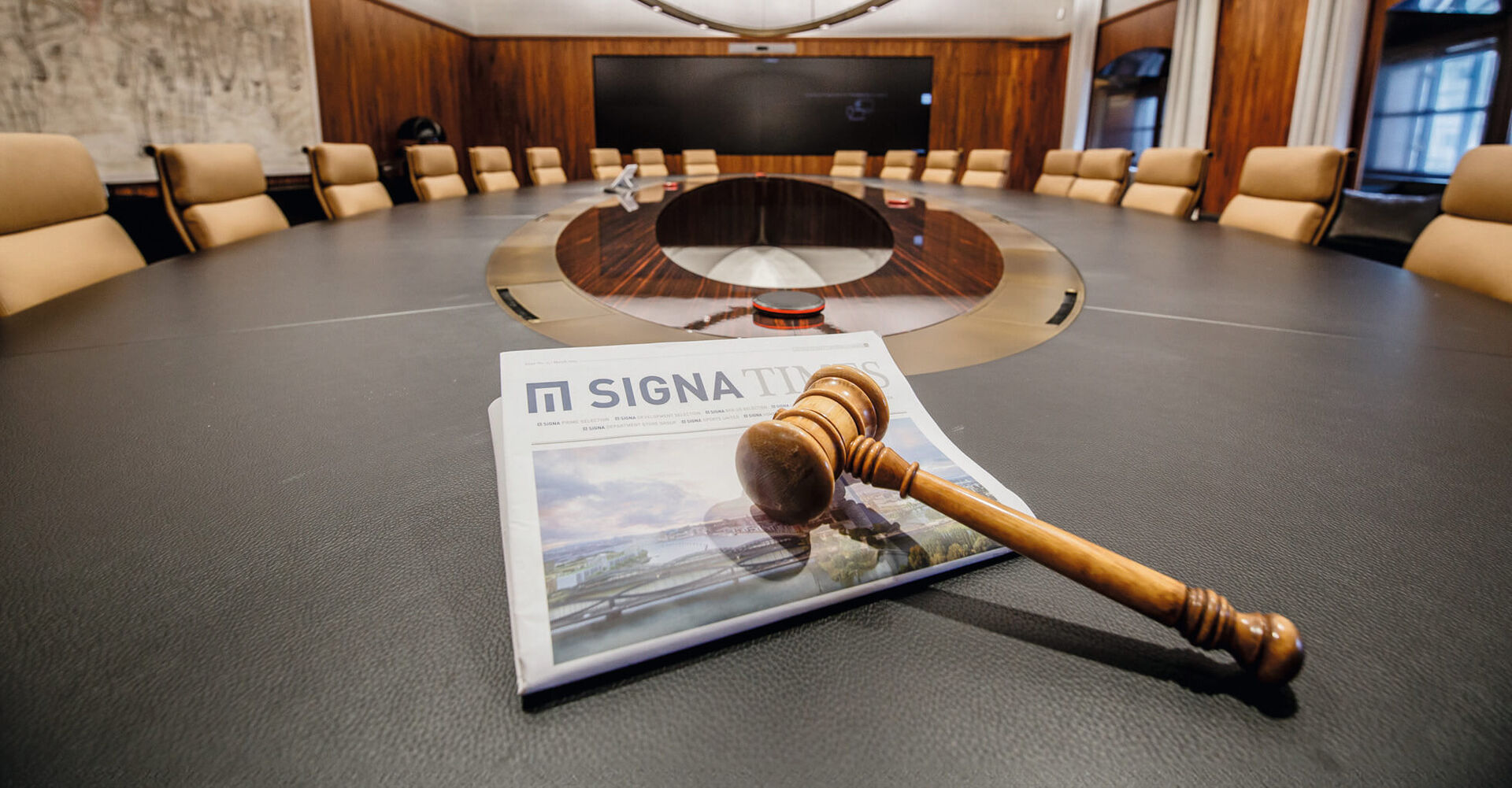 Im Zuge der Signa-Pleite kamen 6.404 Exponate in 23 Auktionen unter den Hammer, von Zigarren bis zu Schnee-kugeln und Klobürsten.