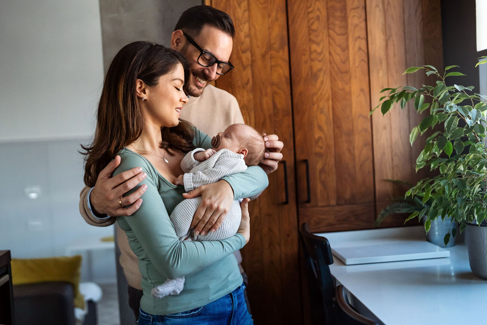 Eltern mit Baby | Credit: iStock.com/nd3000