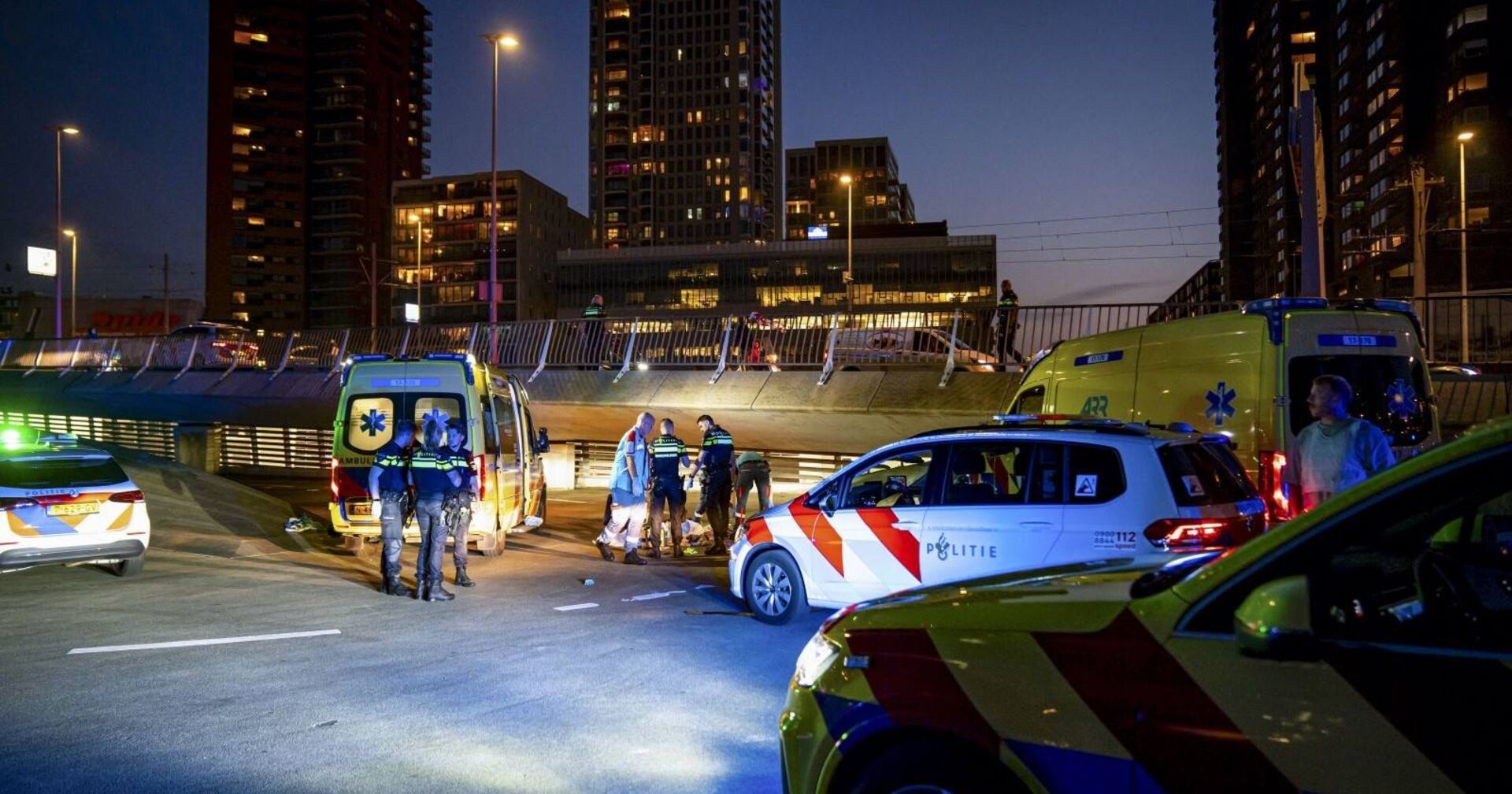 Einsatzkräfte am Tatort in Rotterdam.