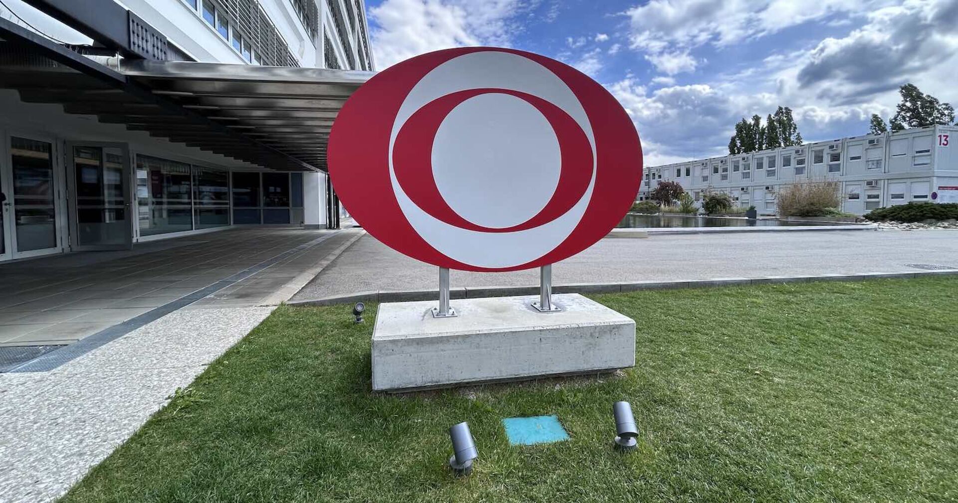 Großes ORF-Logo am Küniglberg.