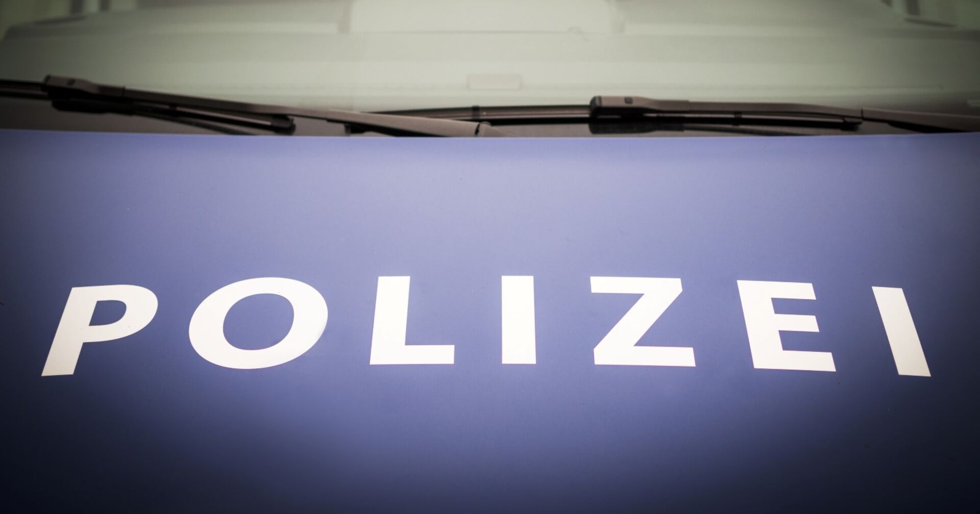 Motorhaube eines Polizeiwagens