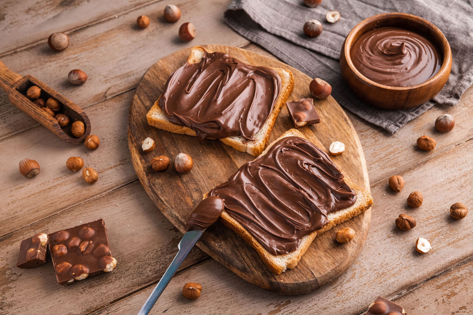 Schokocreme auf einem Brot | Credit: iStock.com/iloliloli