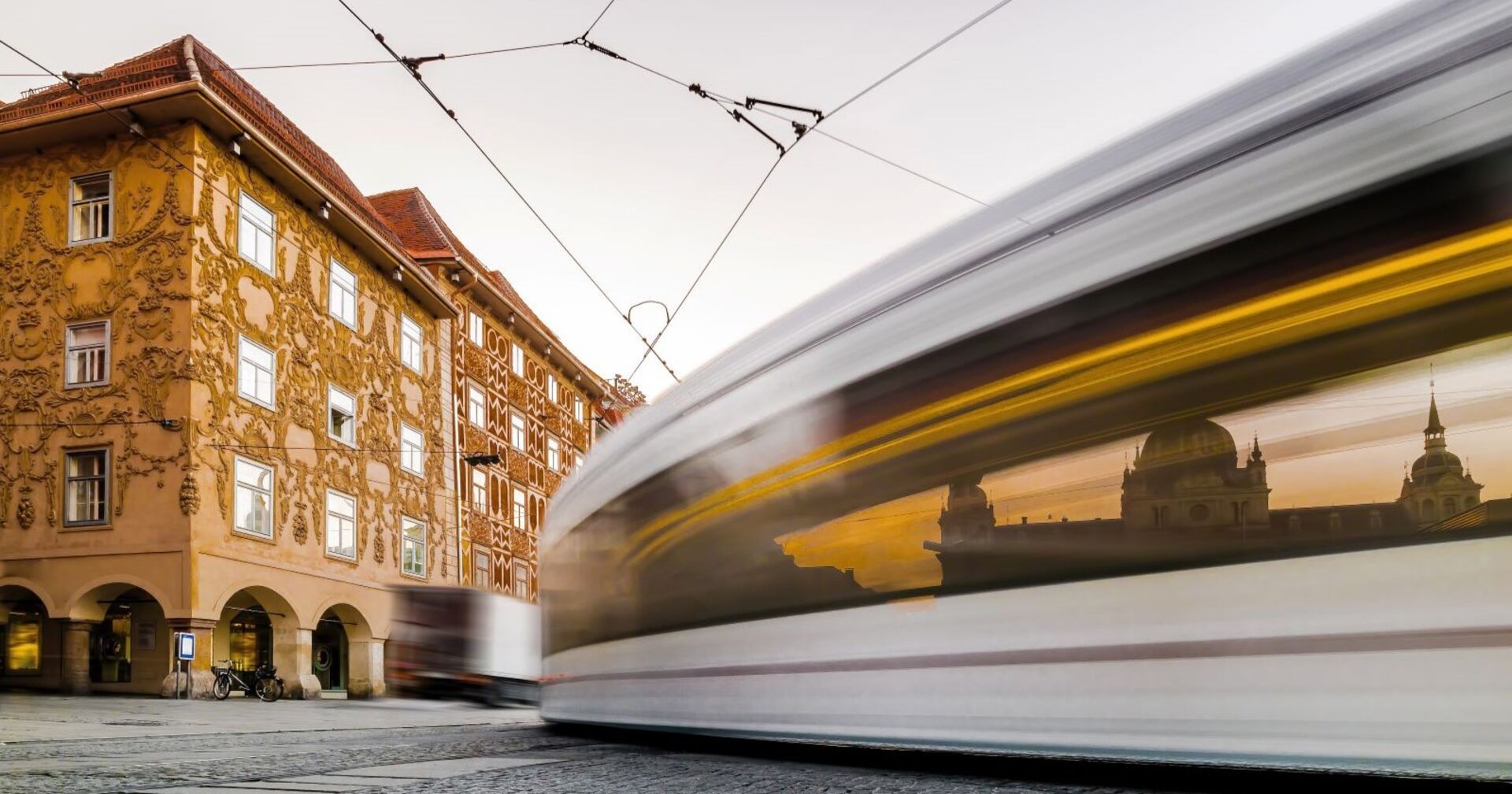 Fahrende Straßenbahn in Graz