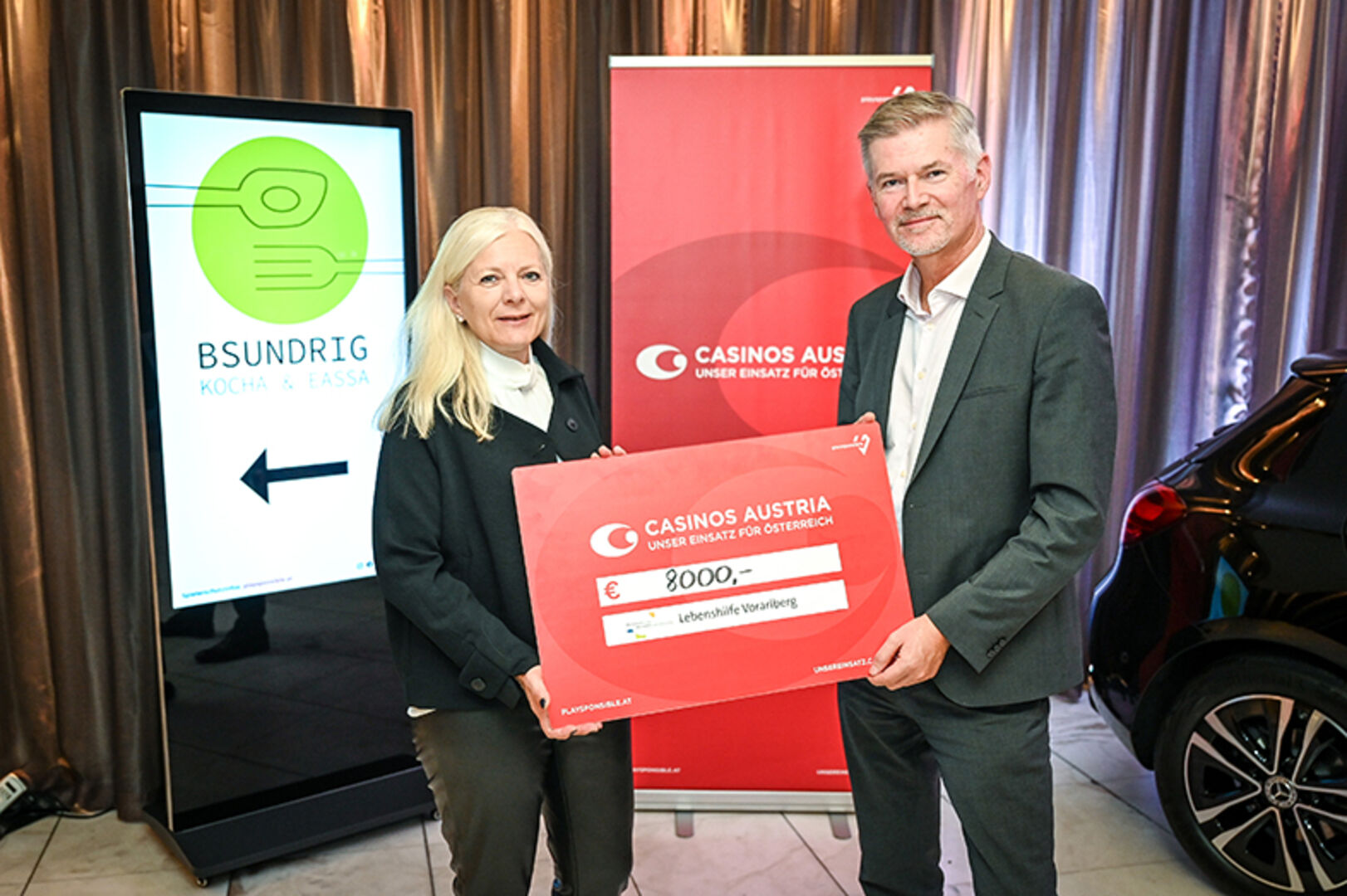 Carina Wilhelmstätter (Casino Marketing), GF-Lebenshilfe Michaela Wagner-Braito und Casino Dir. Bernhard Moosbrugger