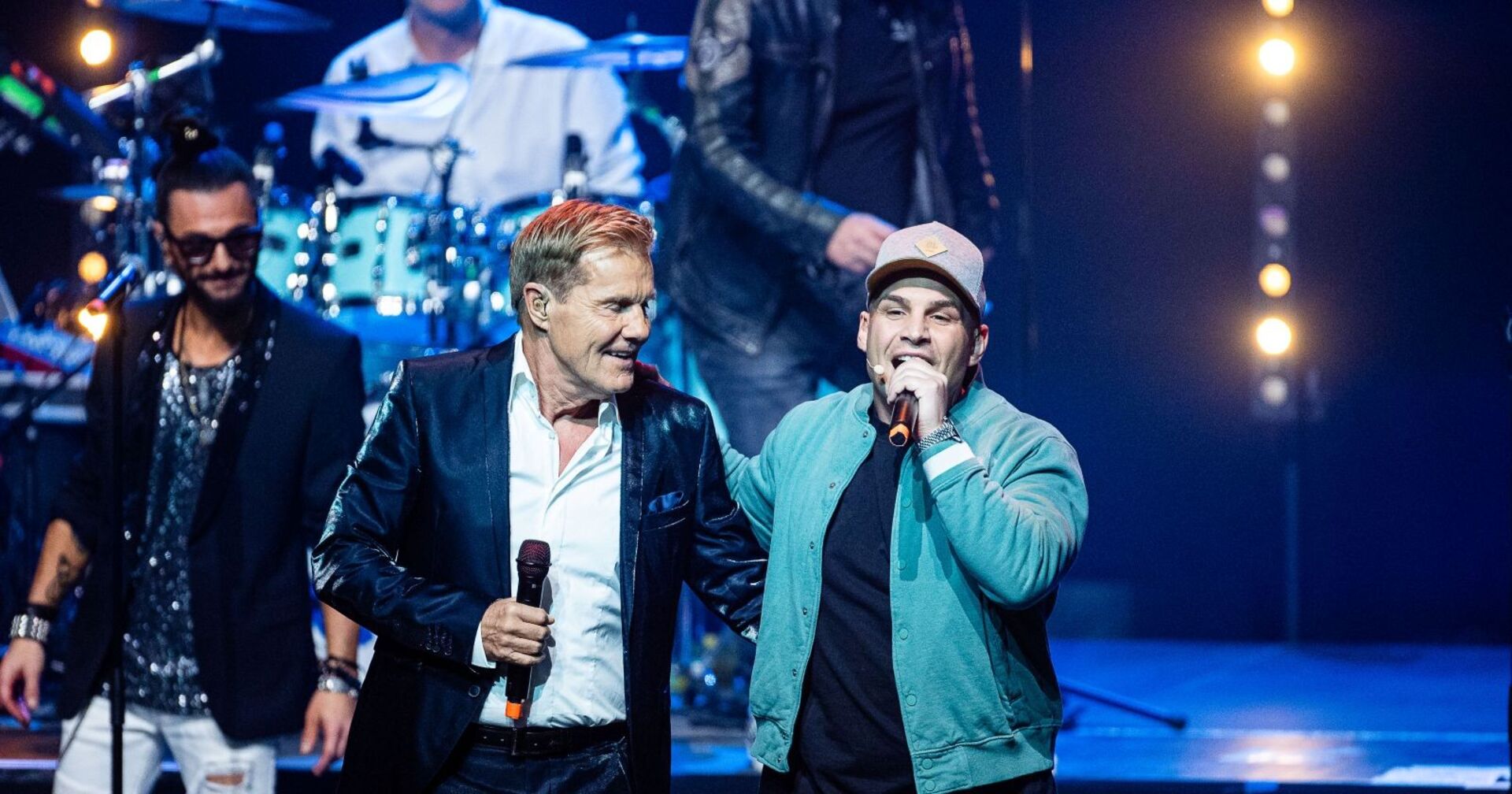 Dieter Bohlen umarmt Pietro Lombardi