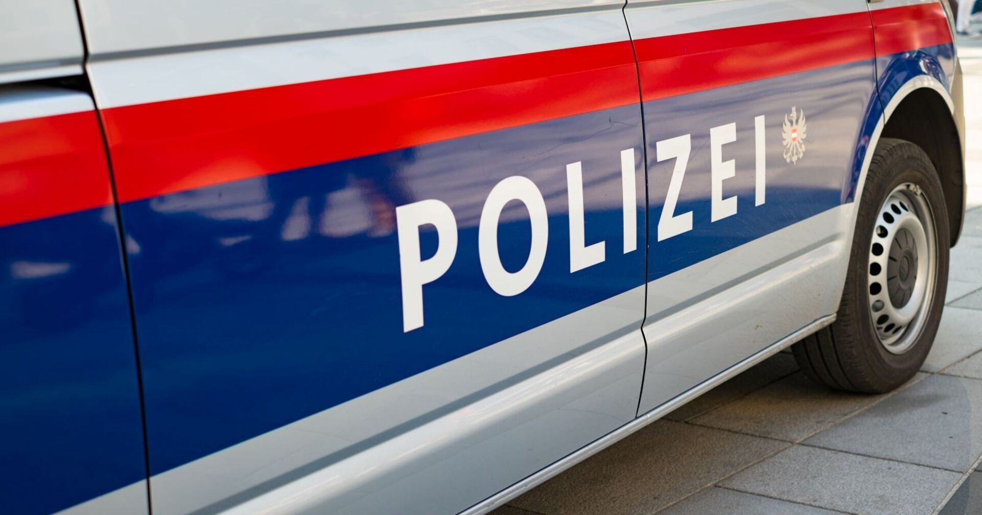 Seitenprofil eines Polizeiwagens