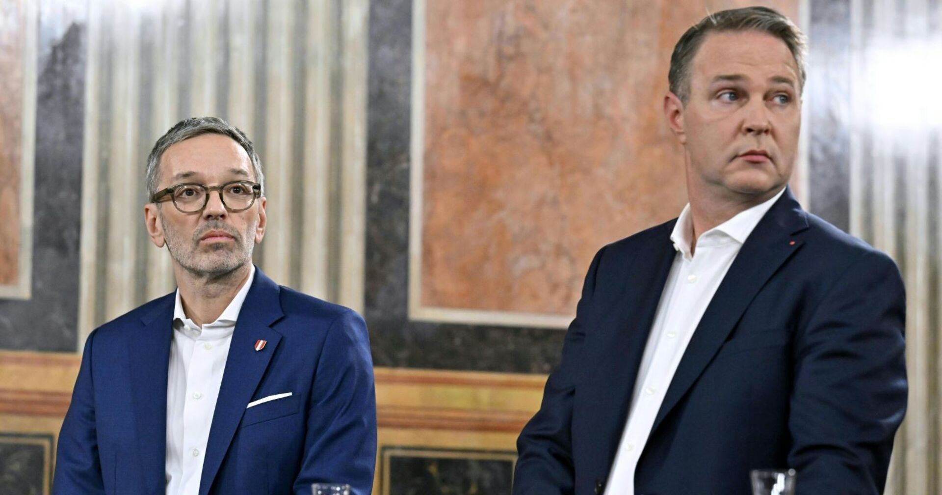 Herbert Kickl und Andreas Babler bei ihrer ersten Zusammenkunft direkt am Wahlabend