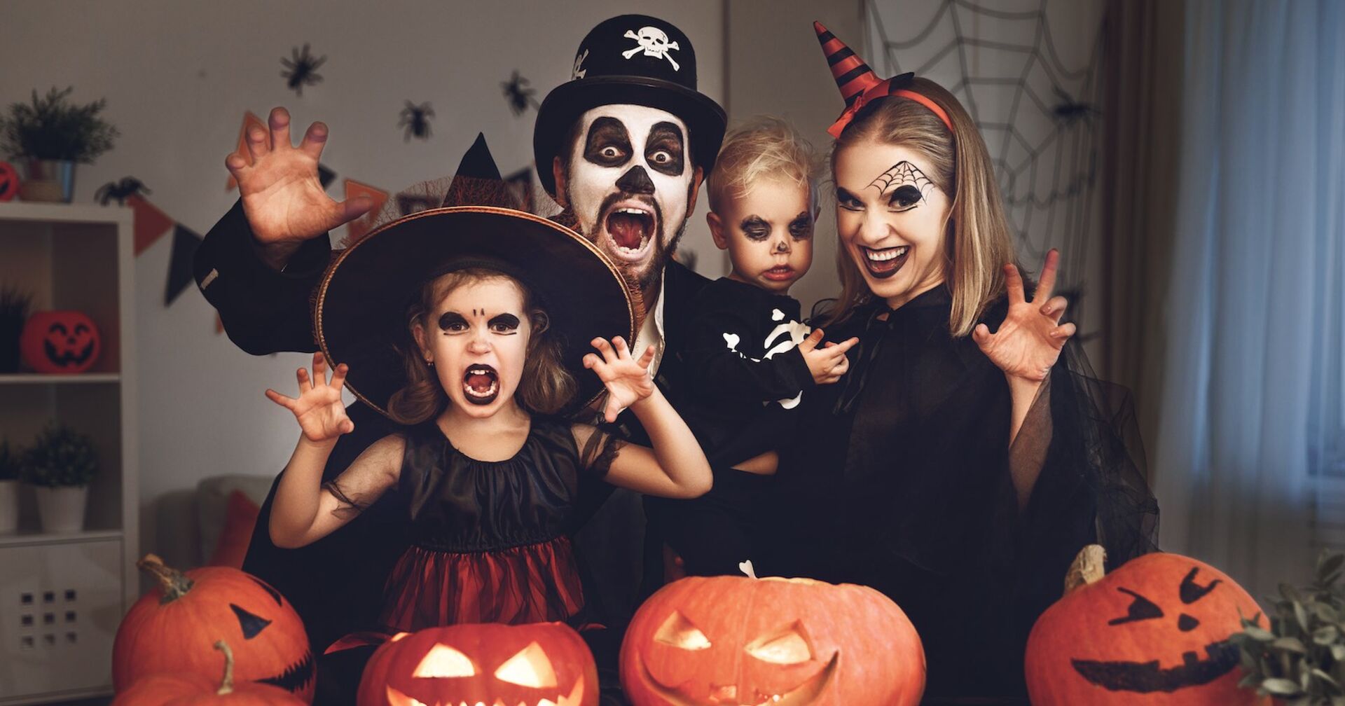 Eine verkleidet Familie zu Halloween.