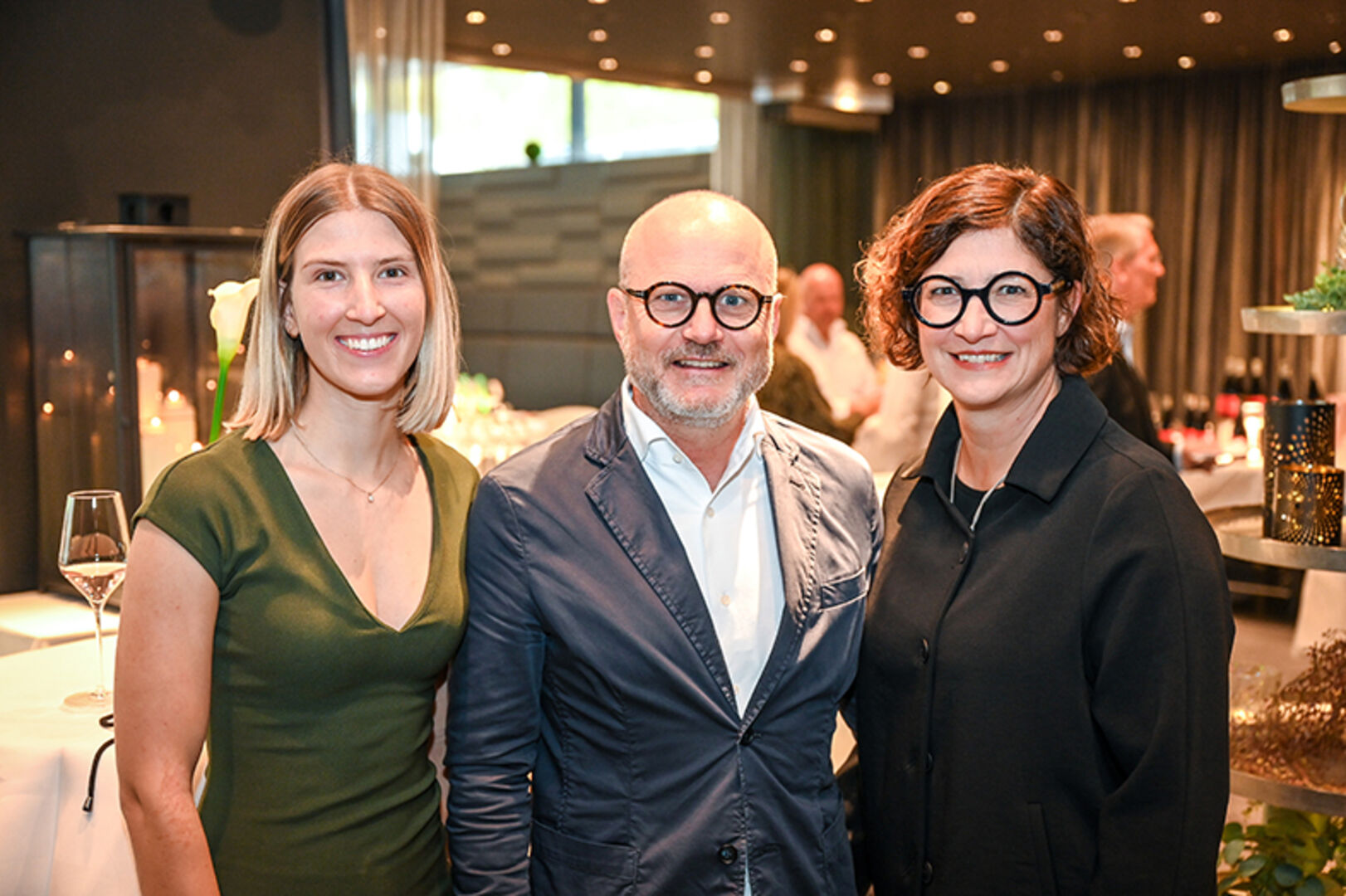 Carina Wilhelmstätter (Casino  Marketing), GF-Festspielhaus Gerhard und Annabell Stübe (v. li.)