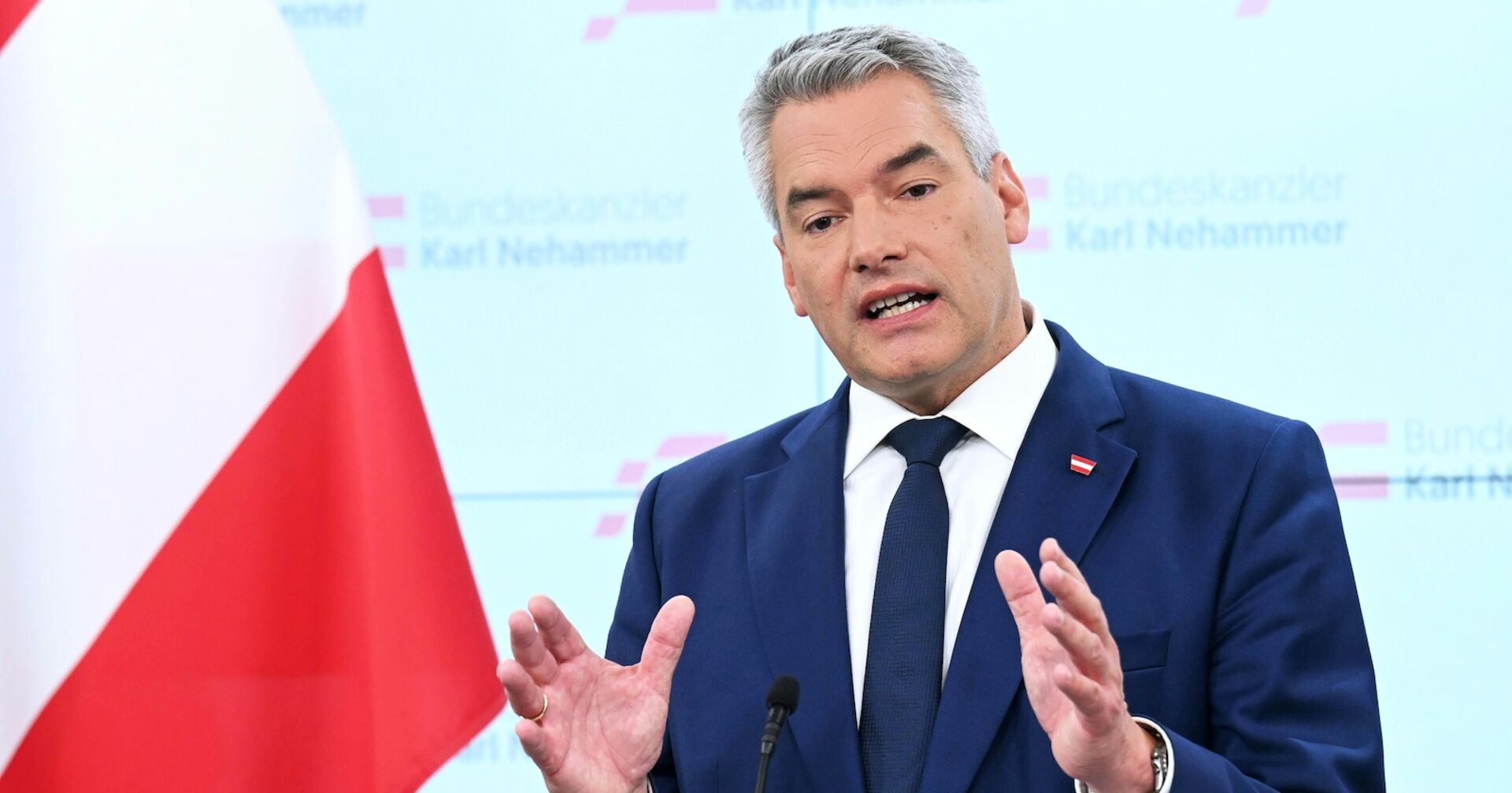 undeskanzler Karl Nehammer (ÖVP) am Dienstag, 15. Oktober 2024, anl. eines Statements nach einem Gespräch mit FPÖ-Chef Herbert Kickl in Wien.