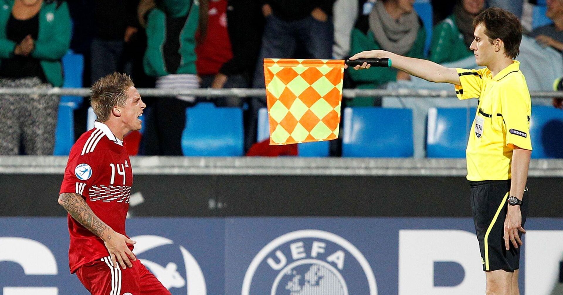 Nicki Billie Nielsen im Stadion wird wegen Abseits zurückgepfiffen