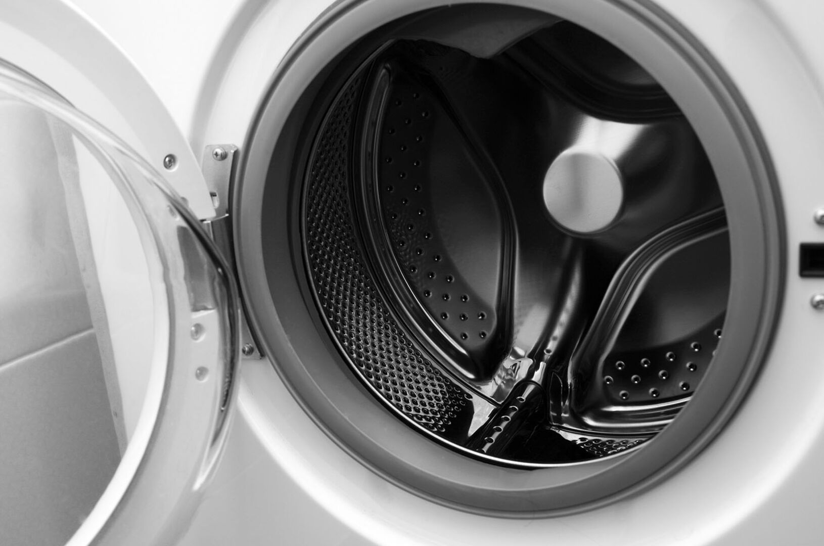 Waschmaschine mit offener Tür | Credit: iStock.com/goglik83