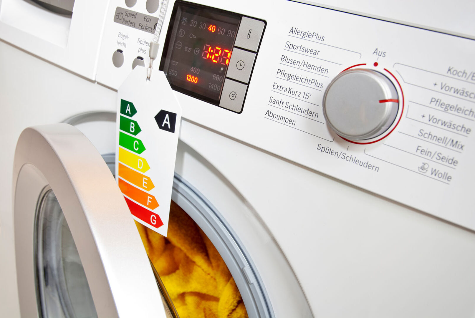 Waschmaschine im Badezimmer | Credit: iStock.com/gopixa