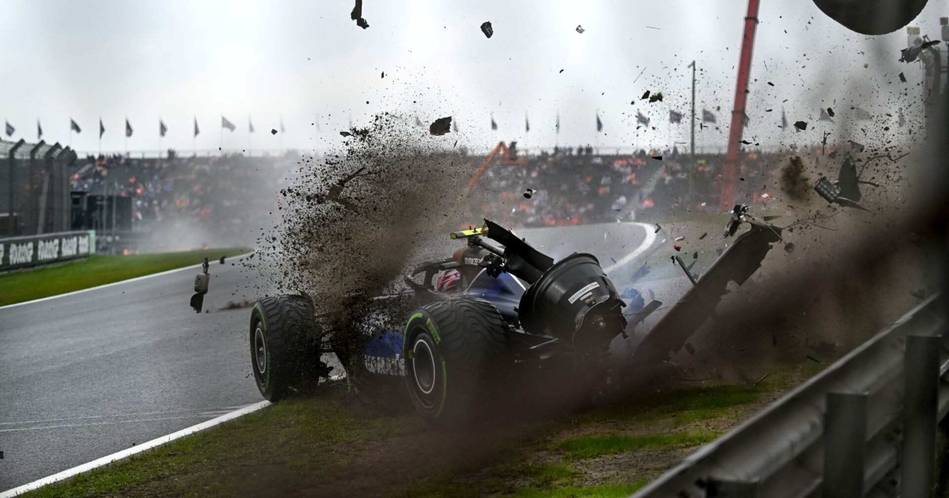 Logan Sargeant bei einem Unfall
