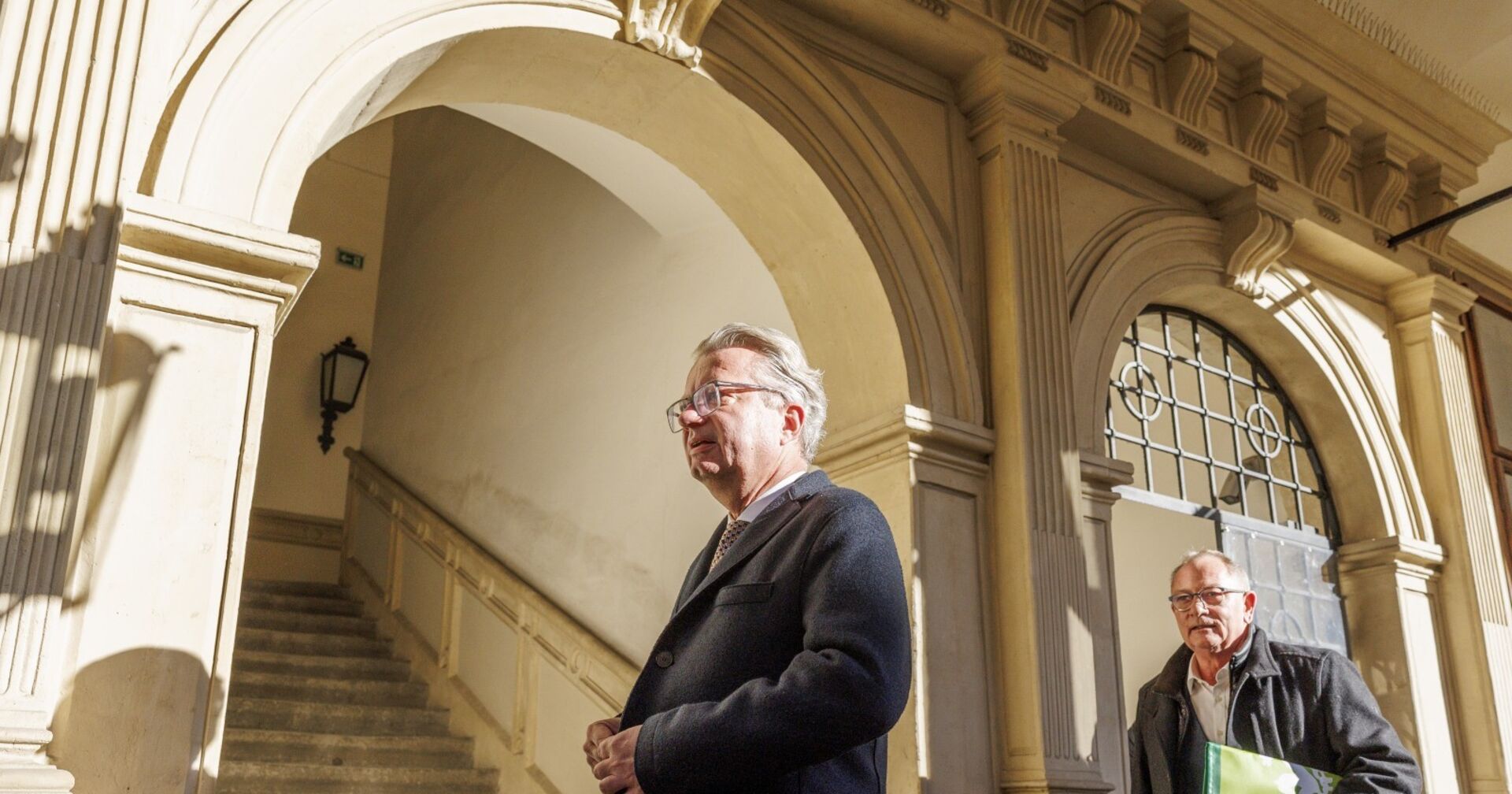 Landeshauptmann Drexler beim Gang in die ÖVP Zentrale