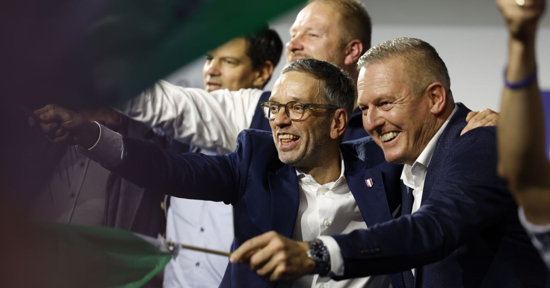 Kunasek und Kickl freuen sich über den Wahlsieg der FPÖ.