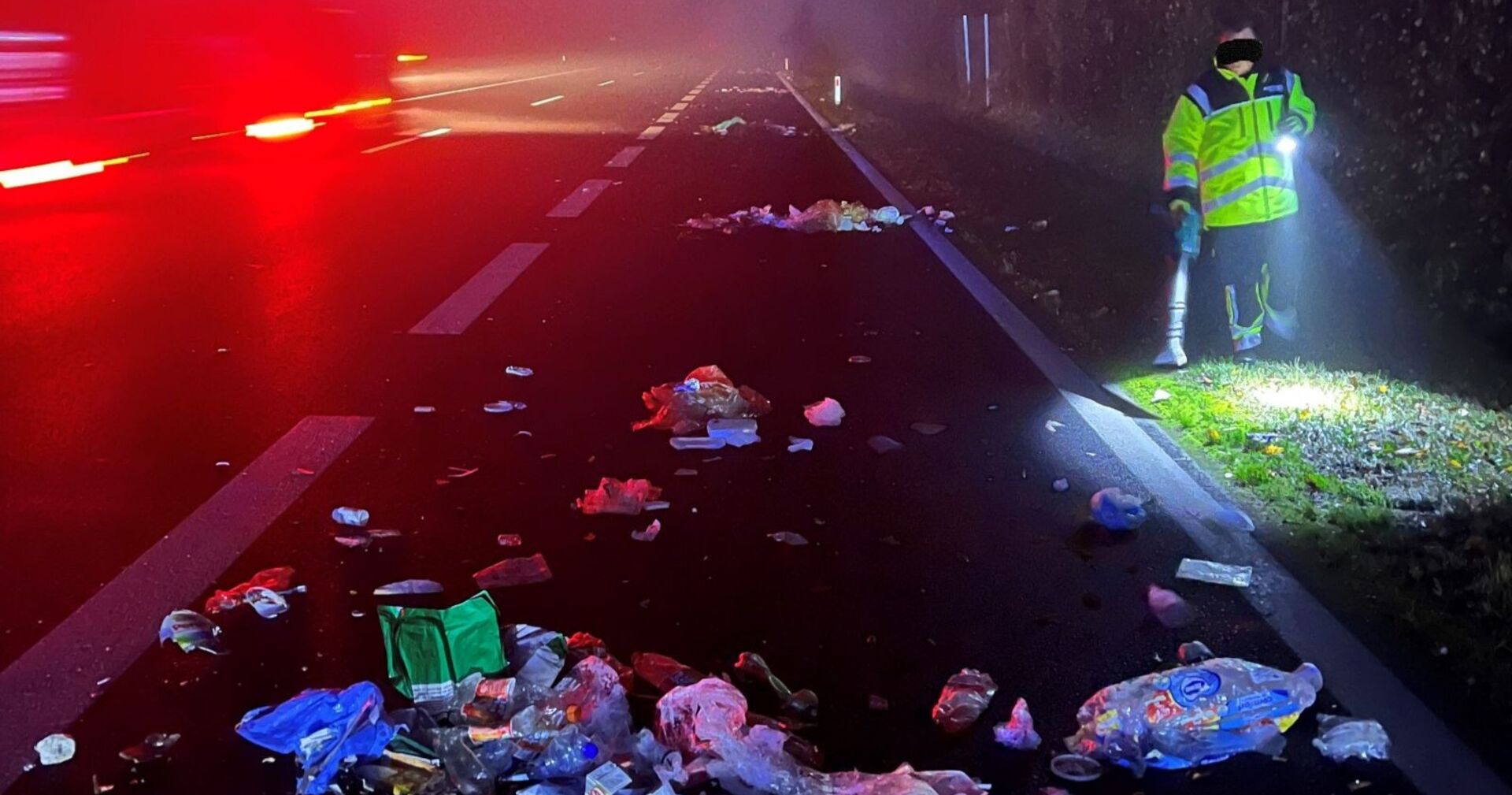 Säuberung der Fahrbahn durch die ASFINAG