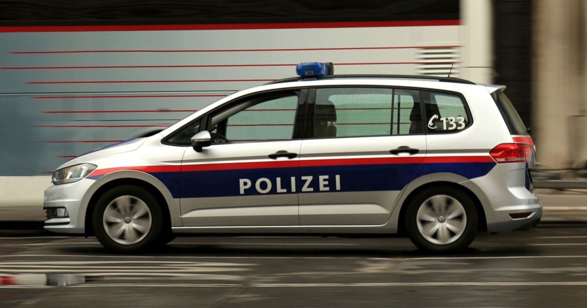 Fahrender Wagen der Polizei