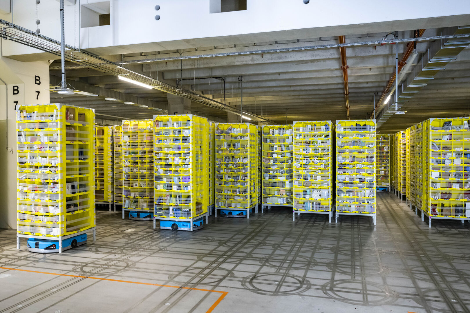 Das Herzstück des Amazon-Logistikzentrums in Augsburg ist die 30.000 Quadratmeter große Robotikhalle.