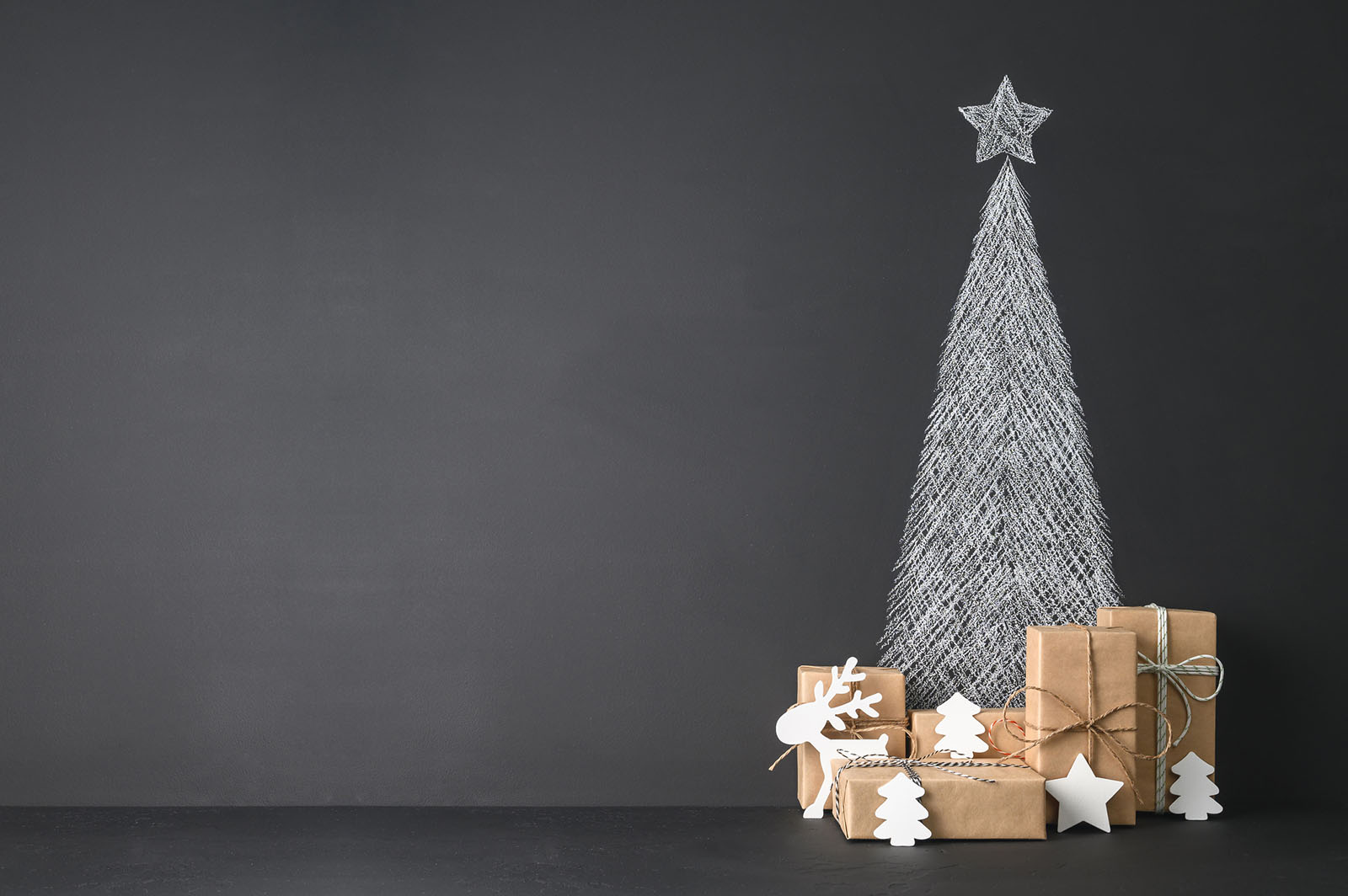 Weihnachtsbaum aus Kreide | Credit: iStock.com/RamilF