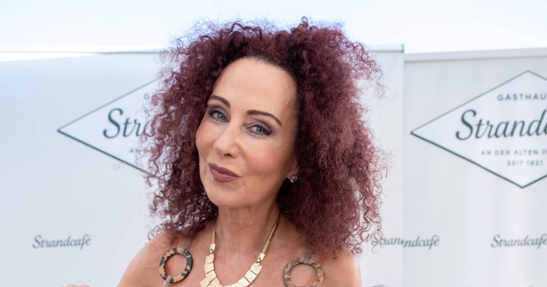 "Mausi" Lugner macht einen Kussmund