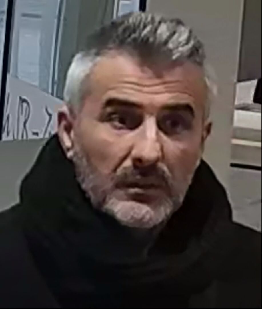 Nahaufnahme des flüchtigen Mannes