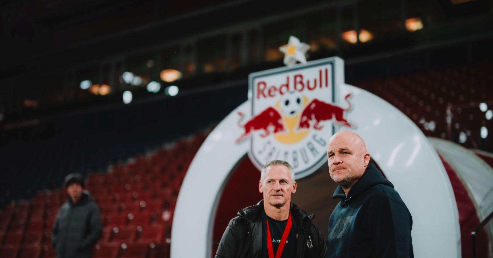 Salzburgs Geschäftsführer Stephan Reiter und Sportdirektor Rouven Schröder in der Red Bull Arena