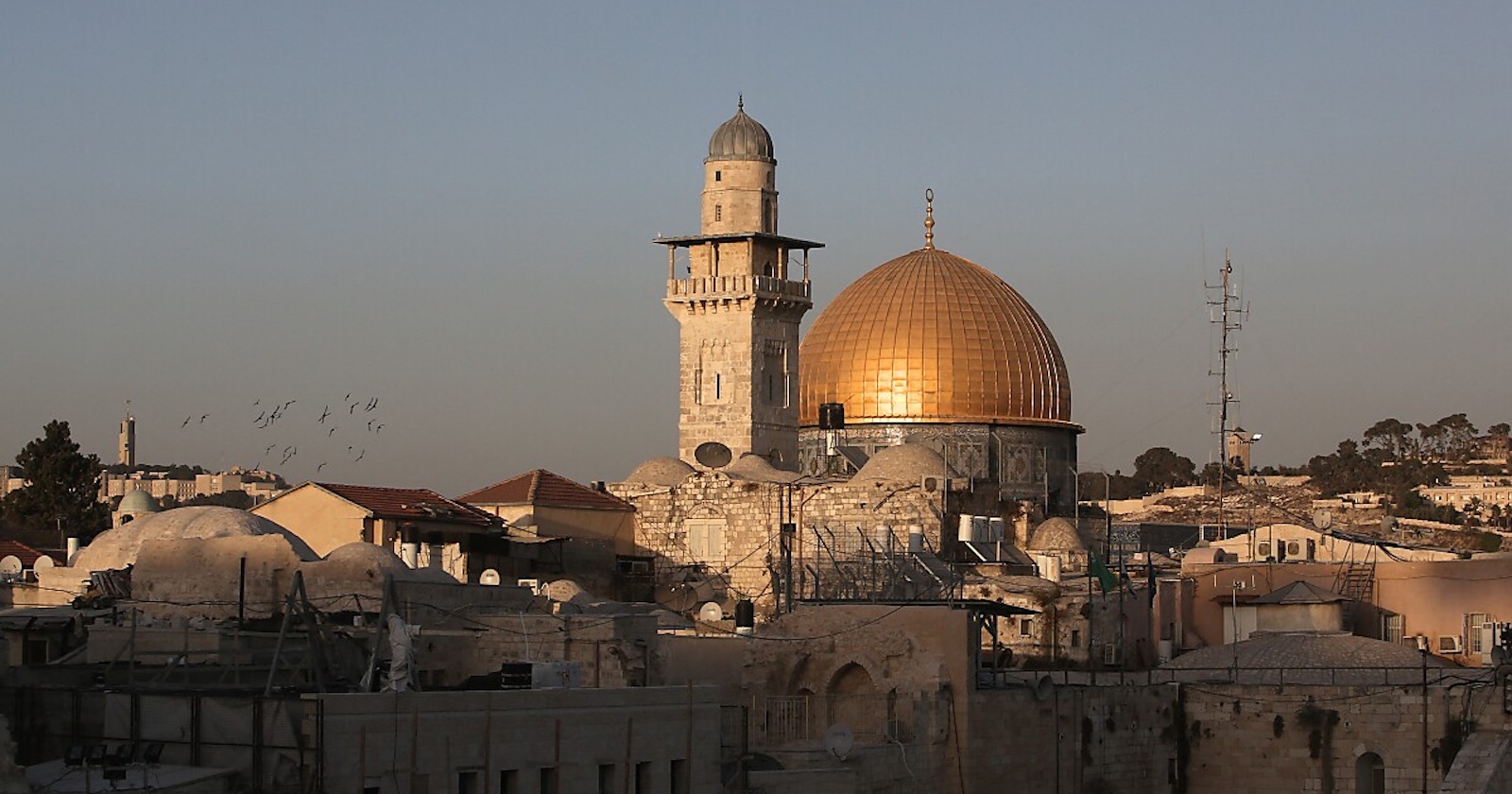 Goldene Kuppel der Moschee in Mekka.