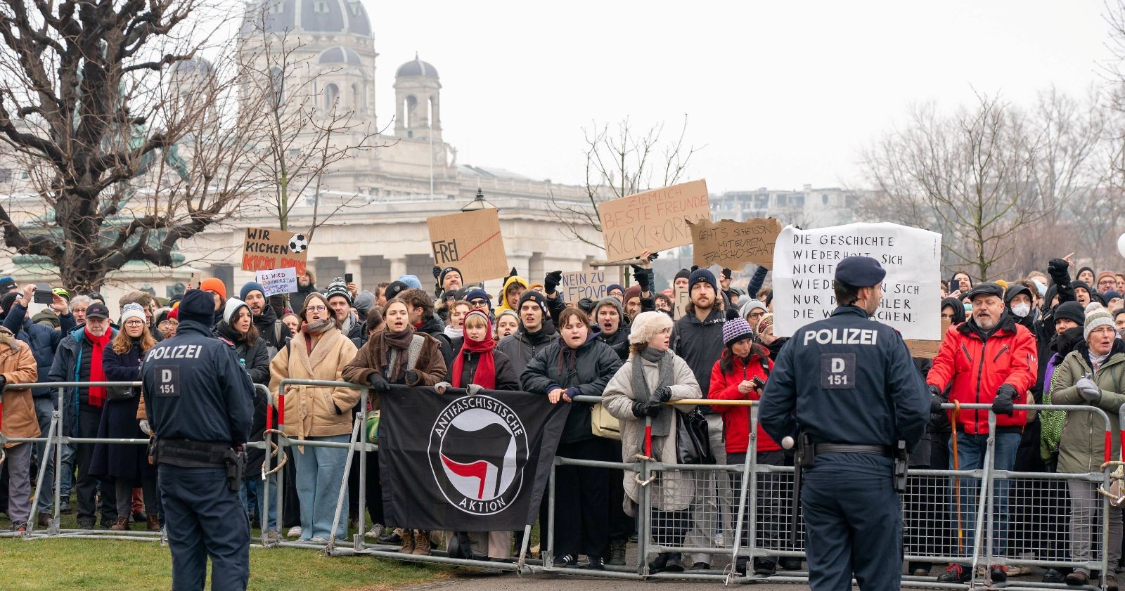 Demo am 6.1.2025 bei Besuch von Herbert Kickl beim Bundespräsidenten Alexander van der Bellen