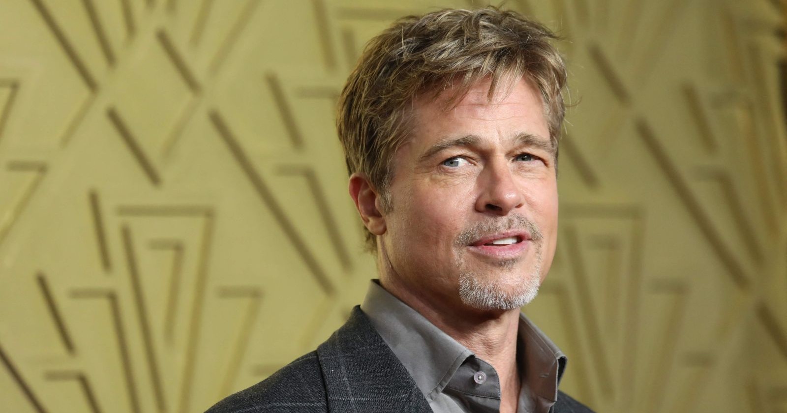 Brad Pitt lächelt in die Kamera