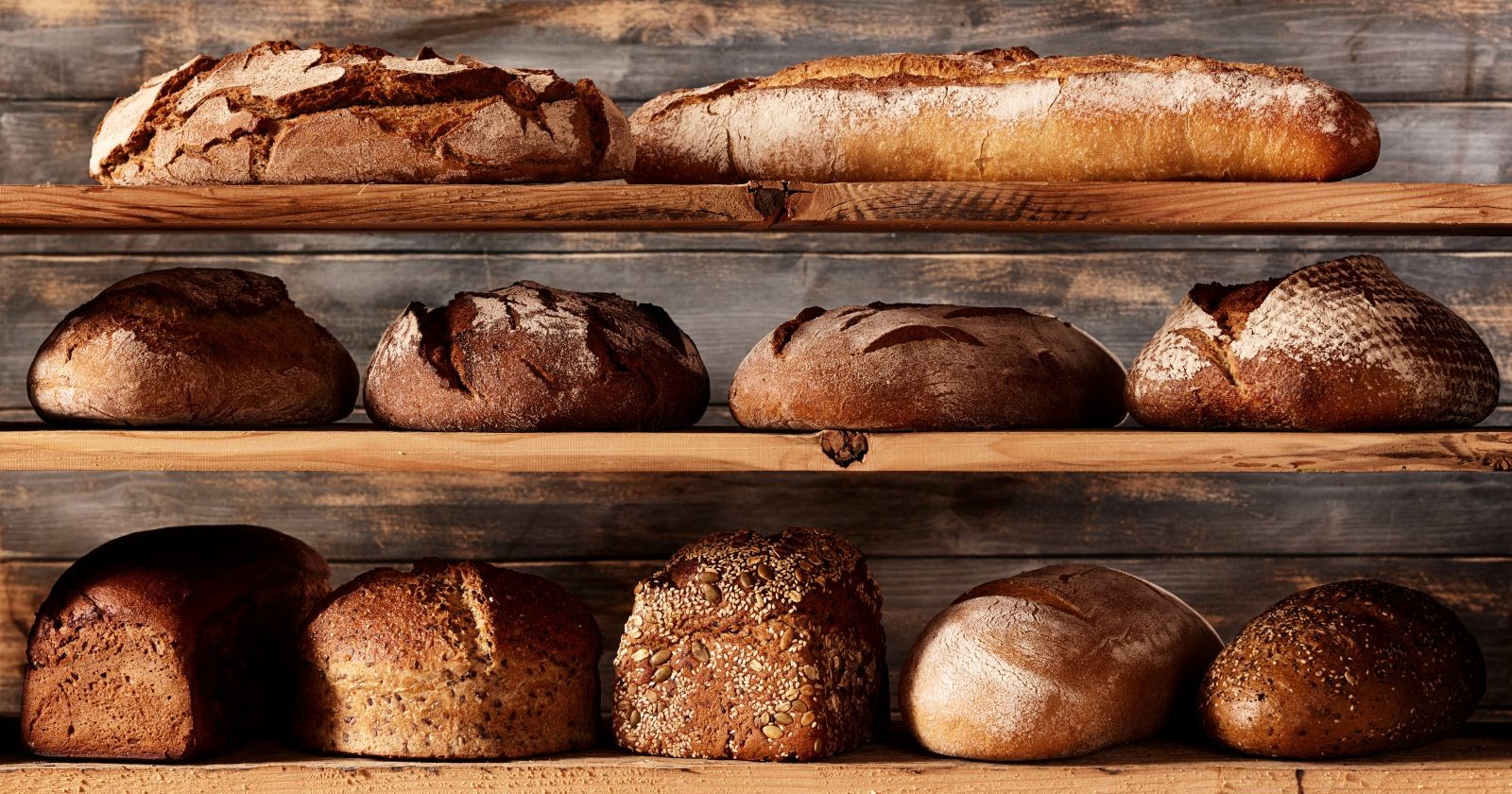 Brot auf einem Regal