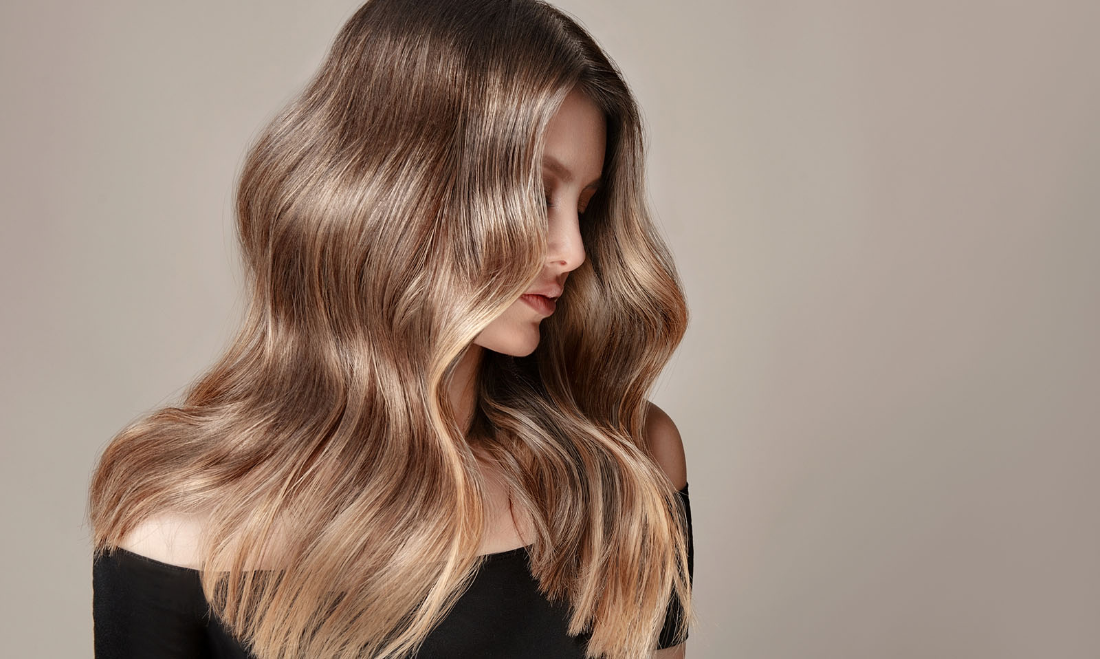 Frau mit blonden Haaren | Credit: iStock.com/Sofia Zhuravets
