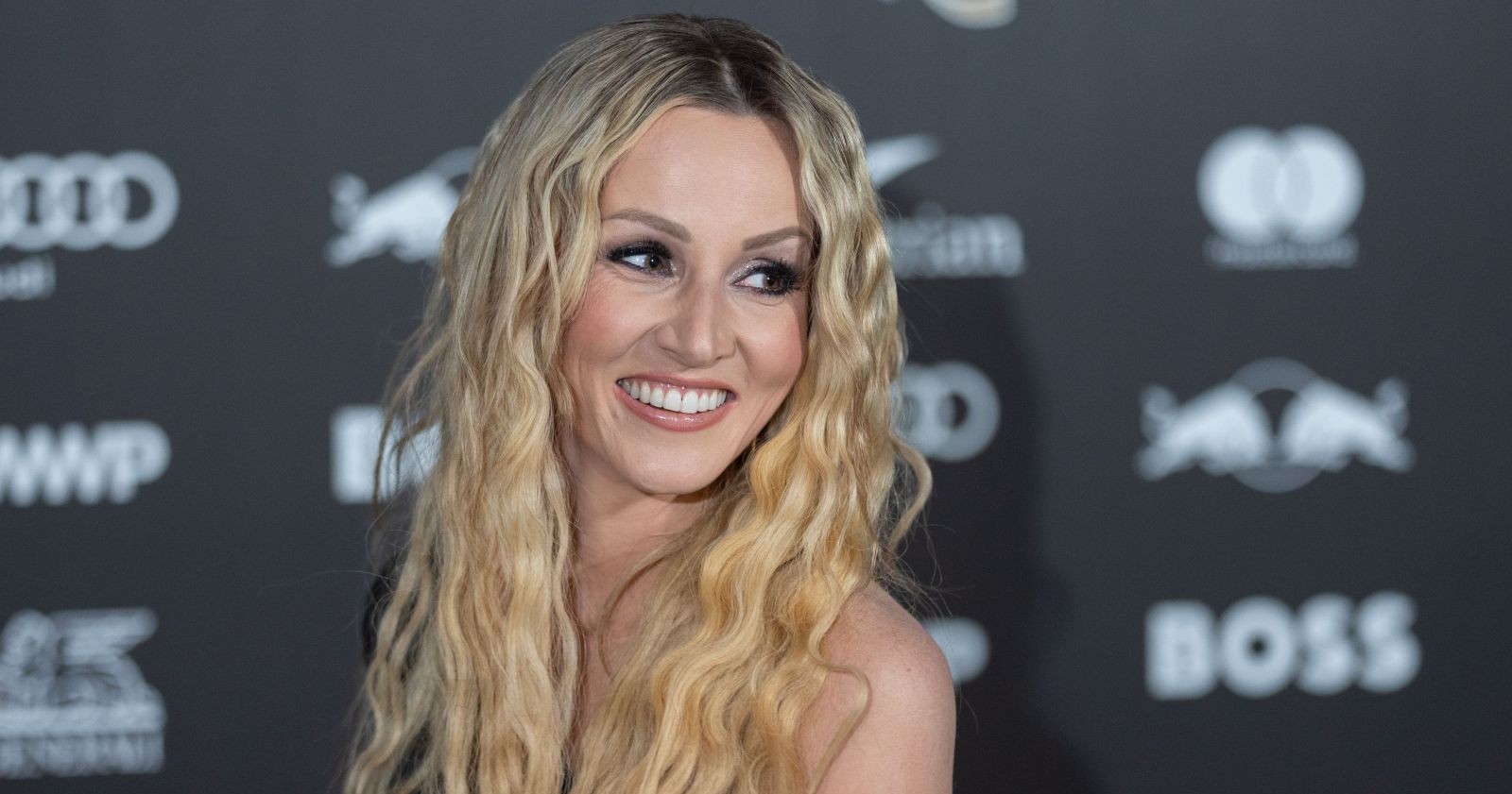 Melissa Naschenweng lächelt