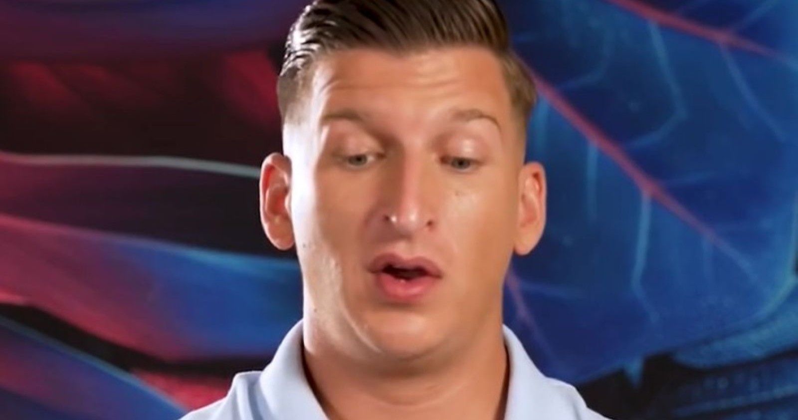 Satans Bratan mit offenem Mund