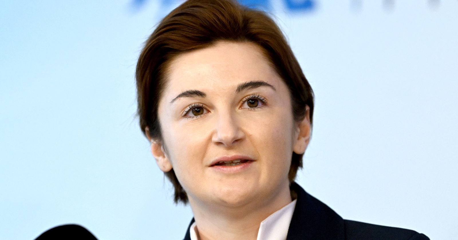 Marlene Svazek stimmt der Zusammenarbeit mit Edtstadler zähneknirschend zu.