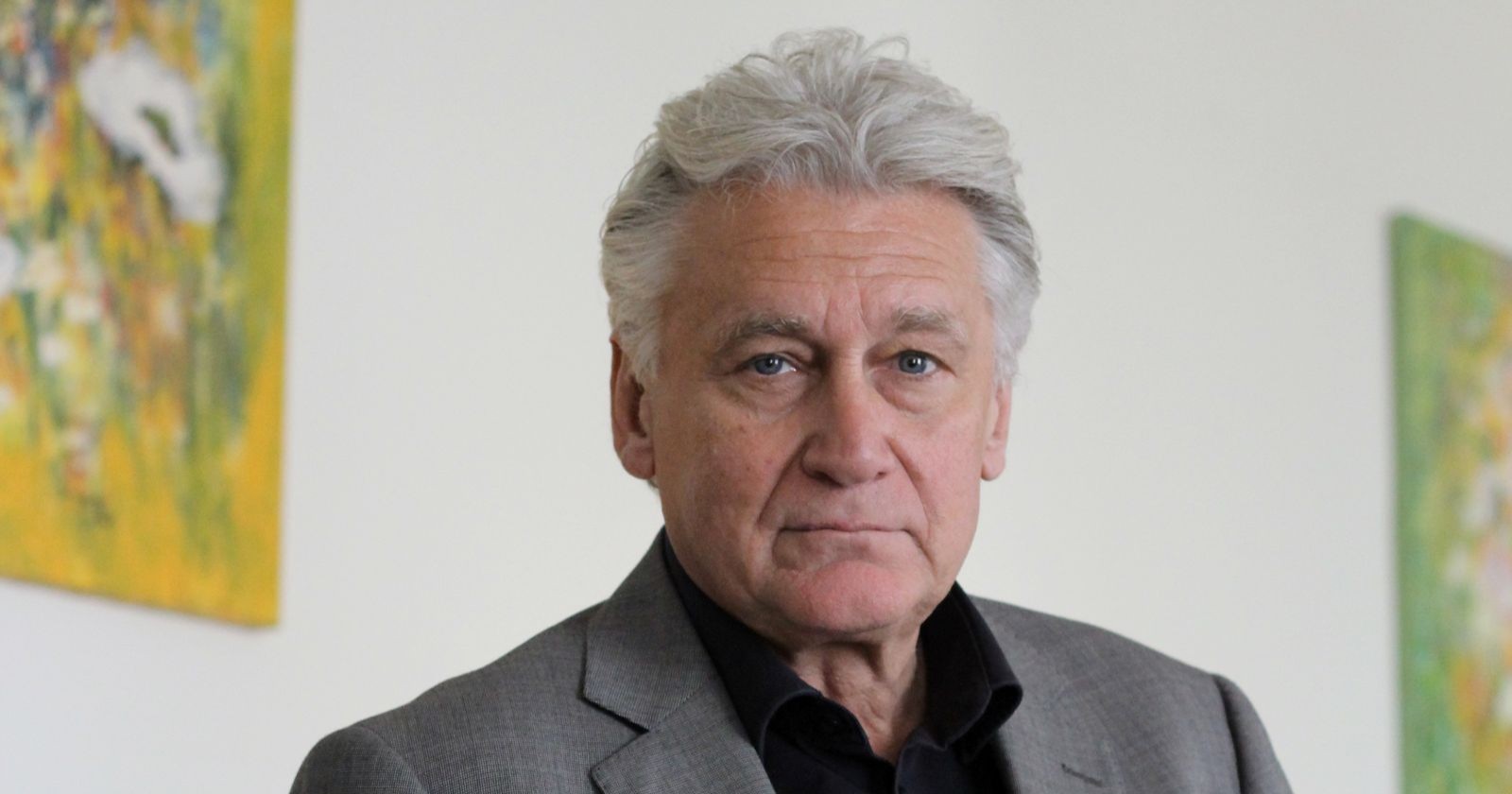 Rainhard Fendrich mit ernstem Gesichtsausdruck