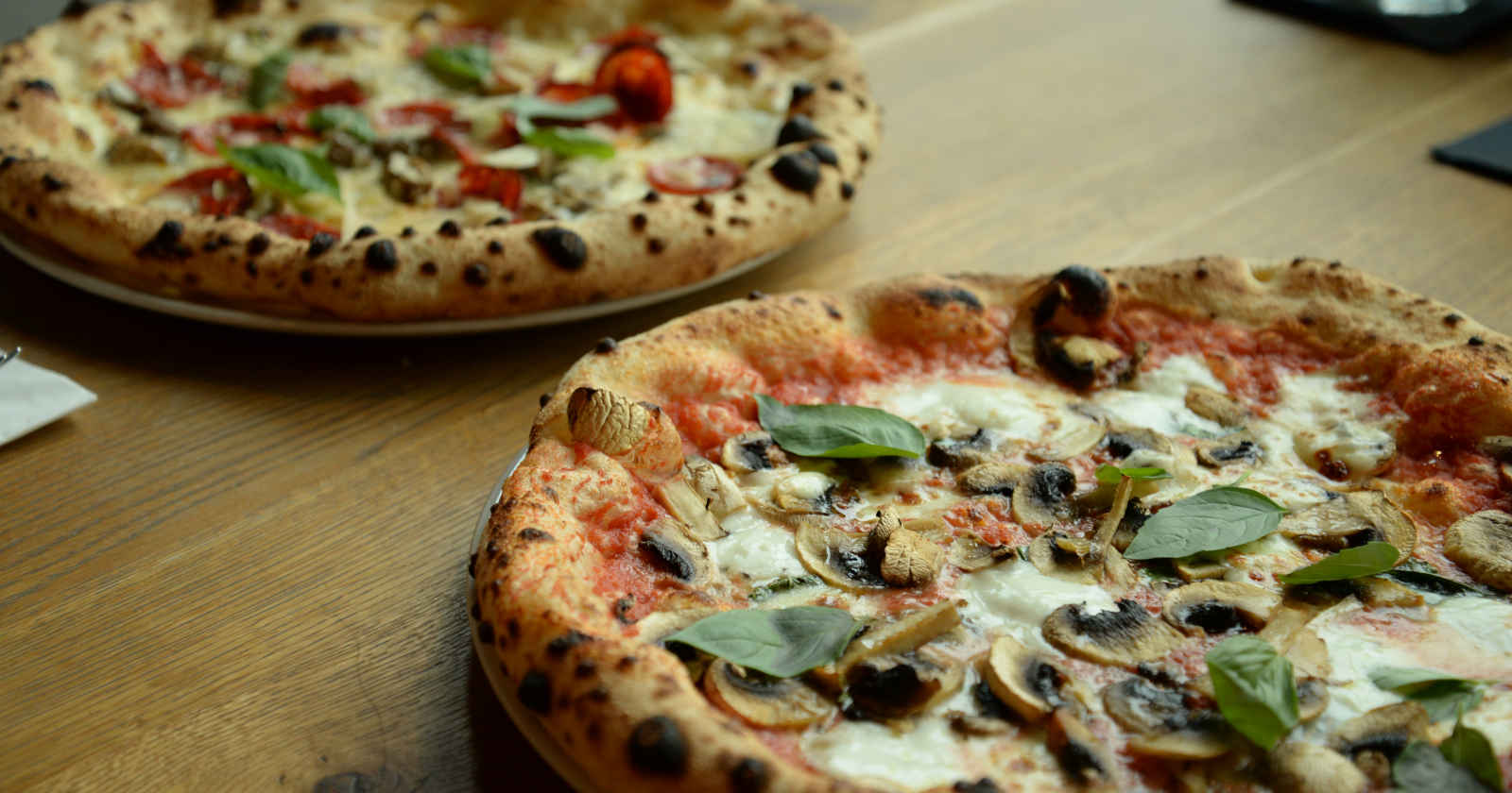 Zwei Pizzen