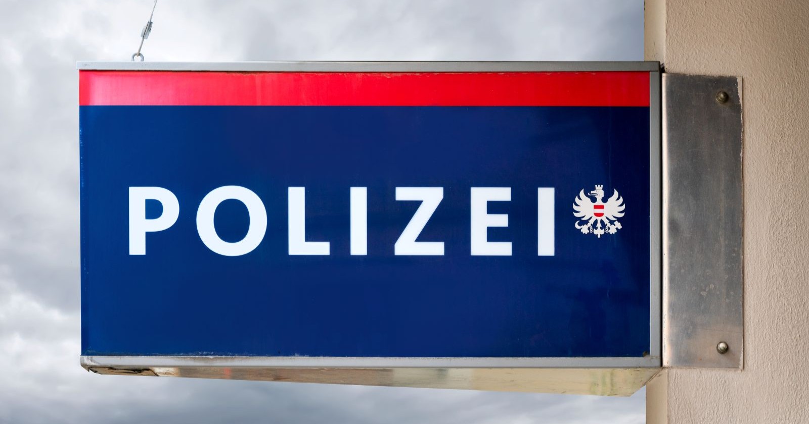 Schild einer Polizeiwache