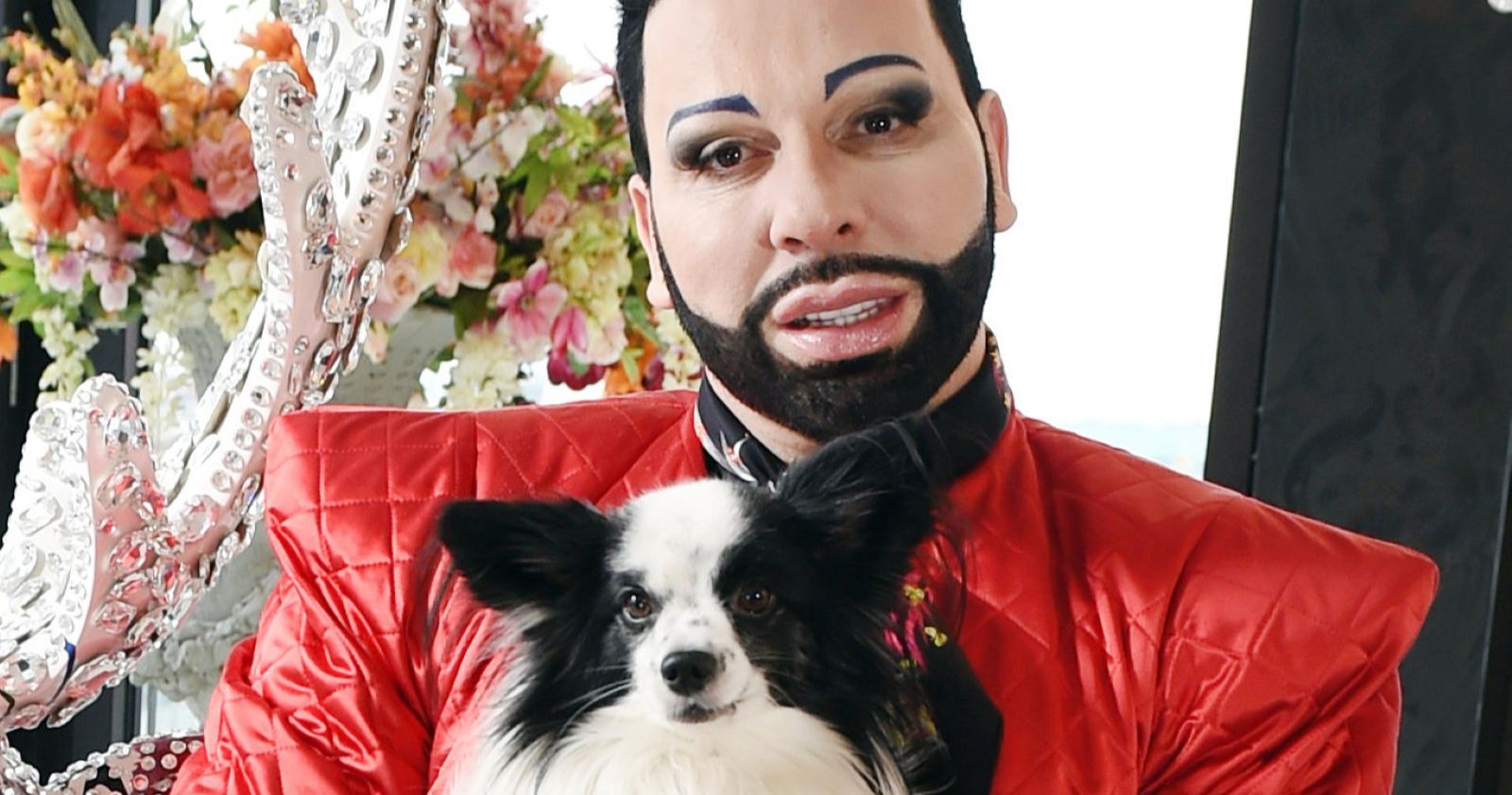 Harald Glööckler und Papillon-Rüde Billy King