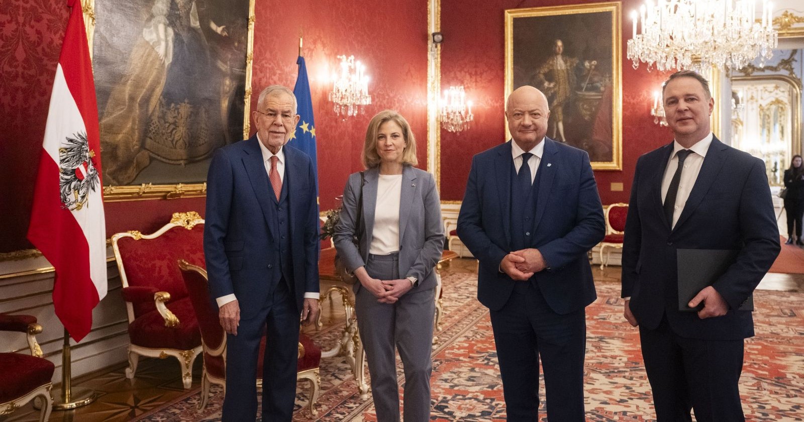 Bundespräsident Alexander Van der Bellen , NEOS-Bundesparteichefin Beate Meinl-Reisinger, ÖVP-Chef Christian Stocker und SPÖ-Chef Andreas Babler
