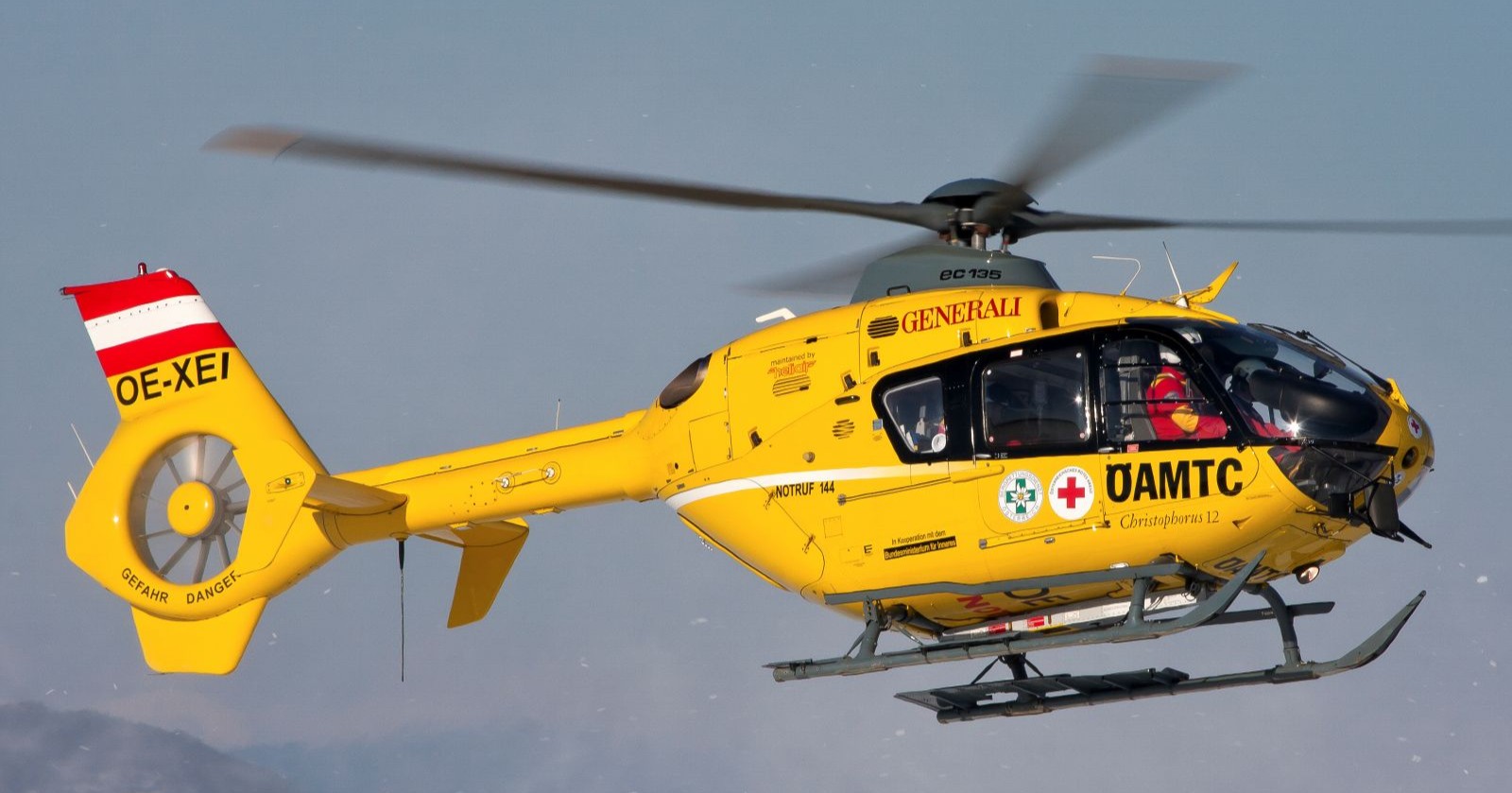 Gelber Rettungshubschrauber