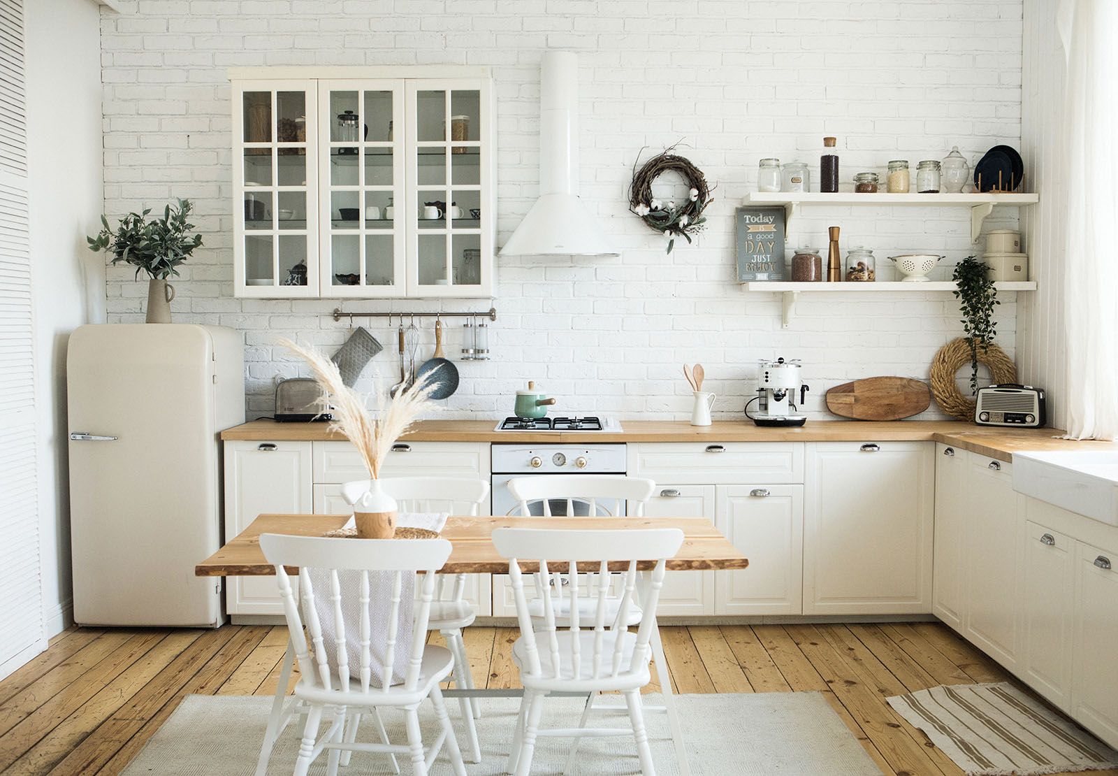 Küche im skandinavischen Stil | Credit: iStock.com/Cheschhh