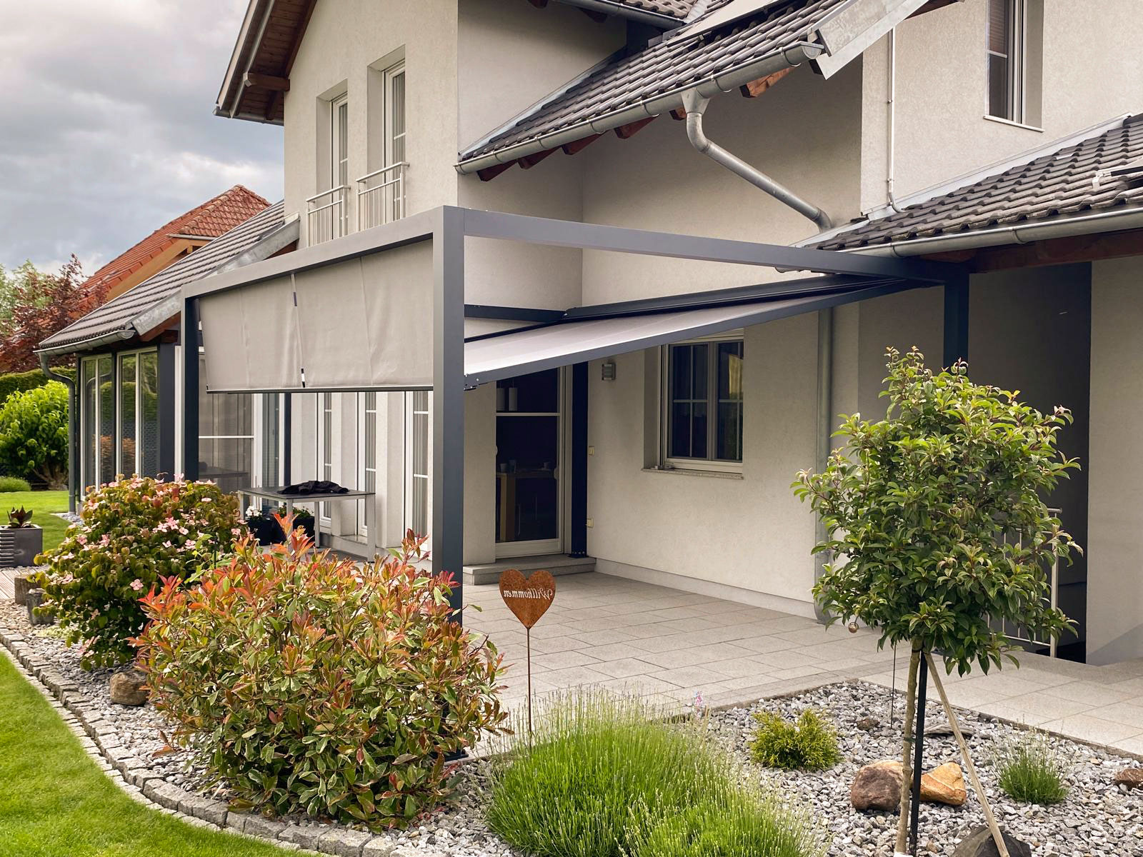 Modernes Wohnhaus mit überdachter Terrasse | Credit: Schwaighofer