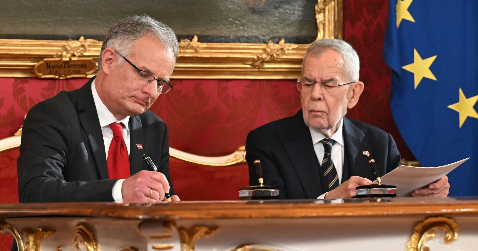 Van der Bellen lobt Marterbauer als Finanzminister an.