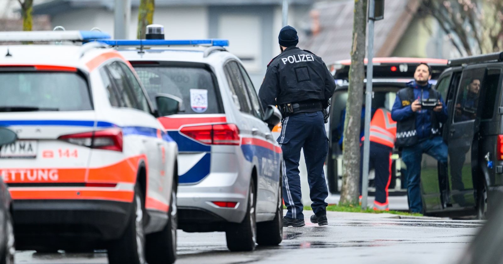 Polizeigroßeinsatz am Küniglberg nach einer Bombendrohung gegen das ORF-Zentrum.