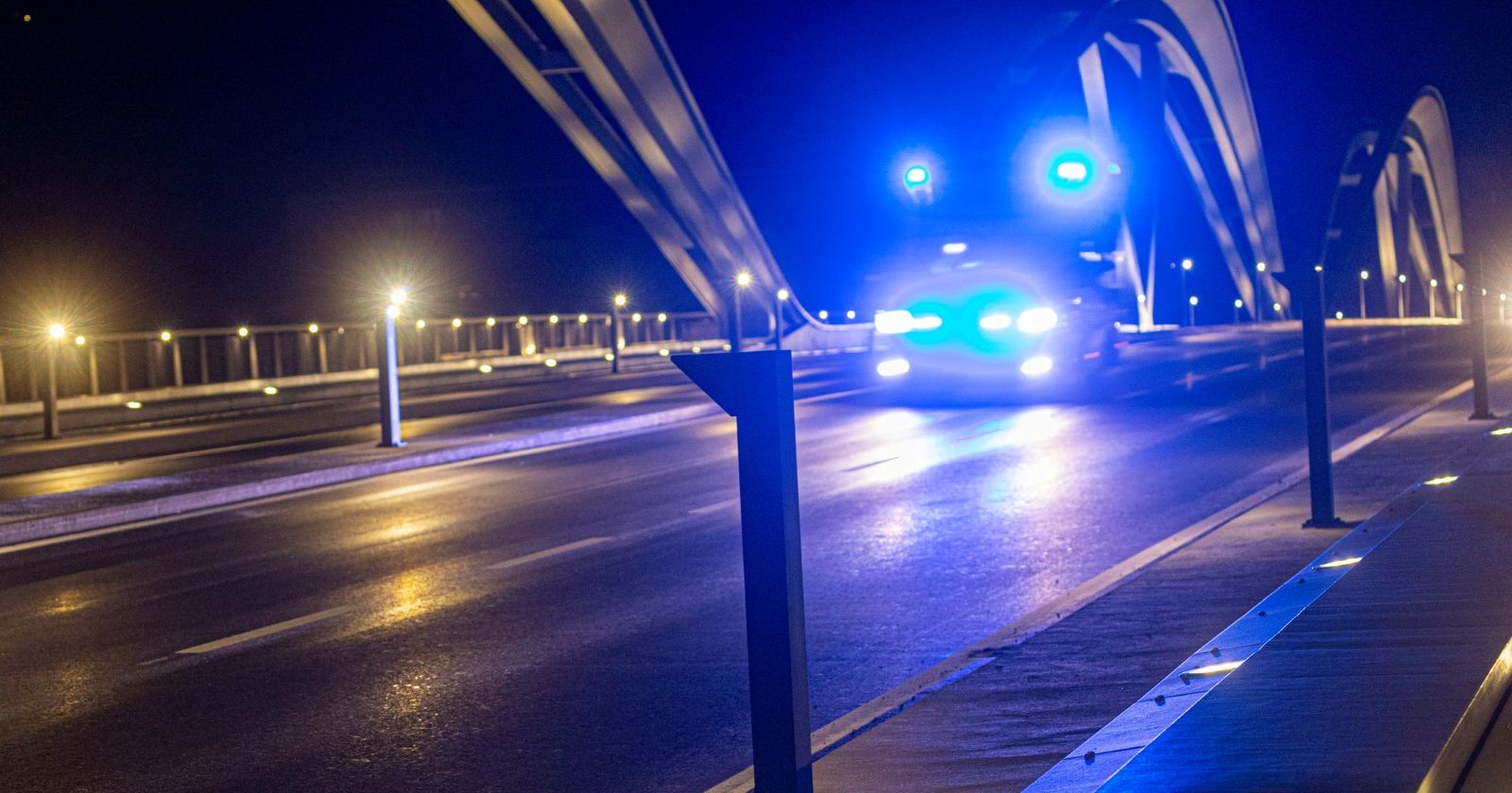 Polizei im nächtlichen Einsatz.