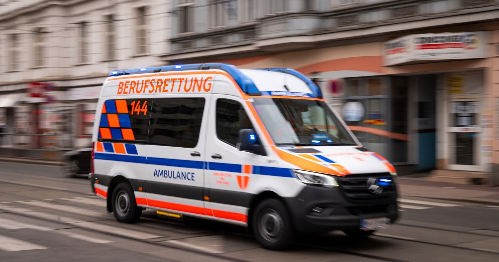 Rettungswagen fährt schnell